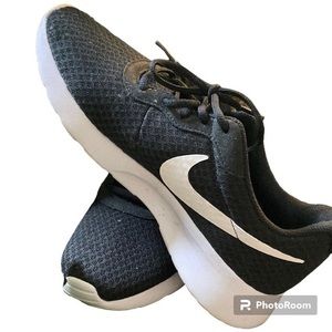 Nike Tanjun Black/White